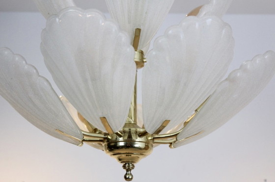 Lampadario francese in ottone con conchiglie in vetro di Murano (foto 4 di 10)