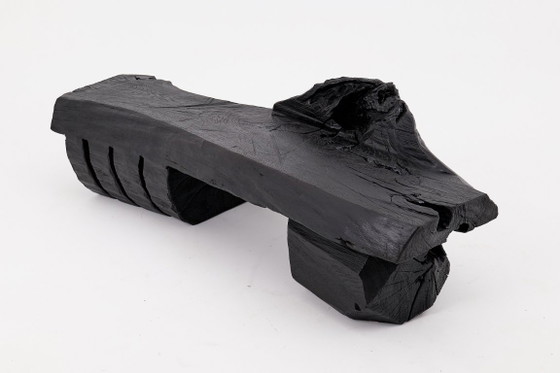 Image 1 of Panca in legno massello carbonizzato di Logniture – Seduta scultorea moderna e organica