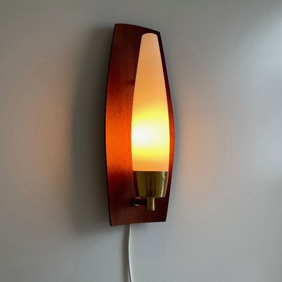 Image 1 of Applique murale moderne du milieu du siècle, design scandinave vintage en teck