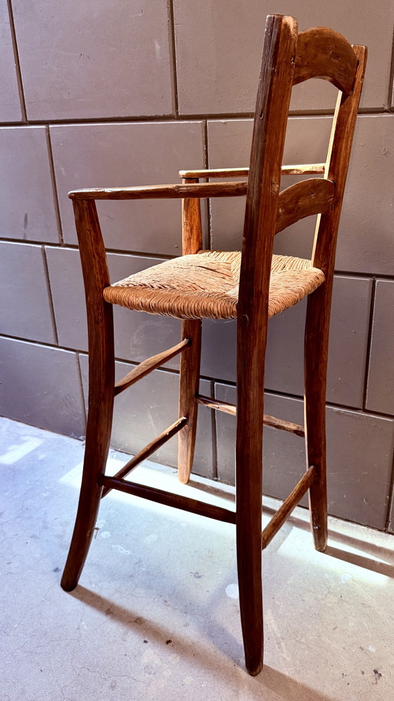 Uniek hoog rietenstoeltje – Eetkamerstoelen, Wicker, Wood (photo 6 of 9)