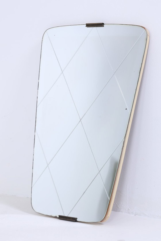 Image 1 of Specchio d'epoca anni '60 | Specchio da appendere di metà secolo Specchio di legno retrò inclinato Vintage #05-95