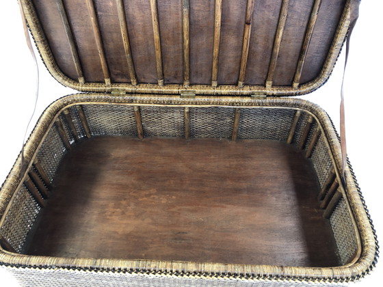 Image 1 of Grande table basse vintage en rotin