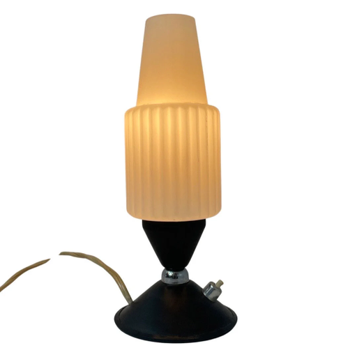 Ca. 1960 - Lampada da tavolo con vetro opalino rigato - 
