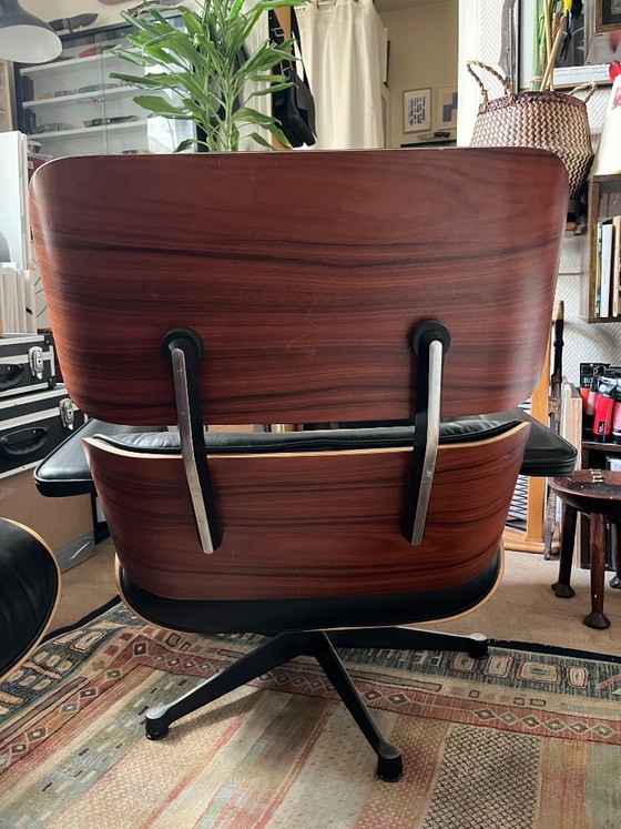 Image 1 of Fauteuil Eames lounge chair en cuir noir origineel Vitra met poef, bois palissandre