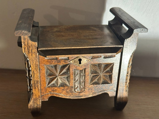 Piccolo portagioie antico a forma di poltrona bretone intagliata, Oggetti decorativi, Legno, Marrone (foto 12 di 15)