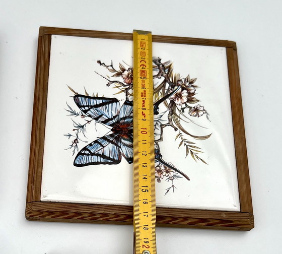 Image 1 of Four framed ceramic tiles – Delft/Makkum style – Hand-painted – Netherlands, 20th century