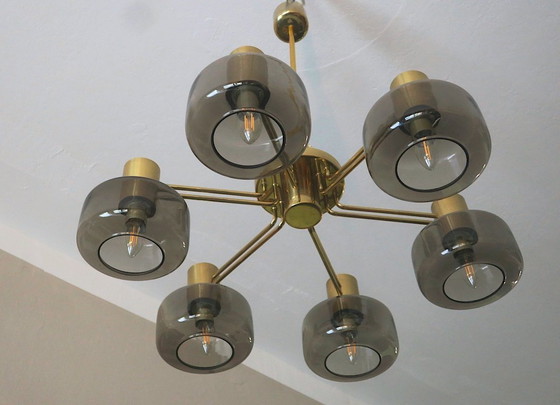 Image 1 of Lustre en laiton et verre de grande taille, Hans-Agne Jakobsson, Suède, années 1960