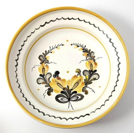 Hand-painted glazed ceramic hanging wall plate by Austrian company Gollhammer Keramik from 1970s.