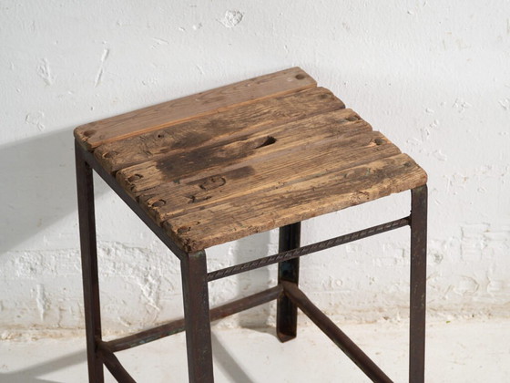 Tabouret industriel ancien en bois de pin et fer – Europe Centrale, circa 1950 – Iron, Industrieel (photo 11 of 40)