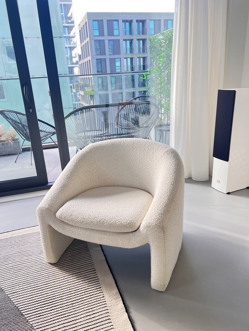 Whitewash bouclé fauteuil - zo goed als nieuw 