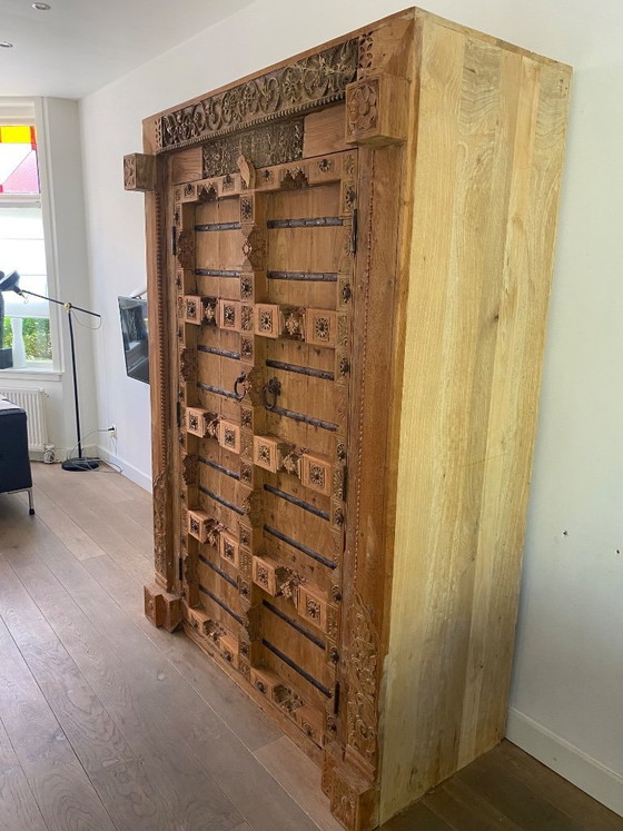 Image 1 of Puerta de entrada india de armario antiguo