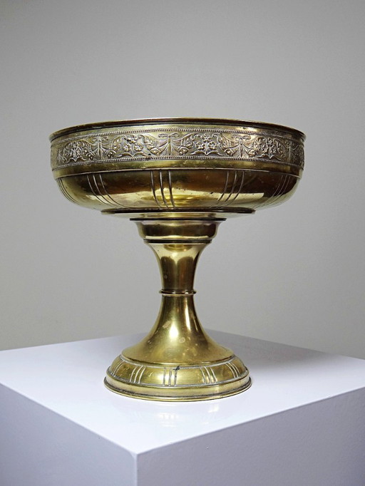 Grande coupe à fruits en laiton repoussé fleurs et papillon art déco/nouveau