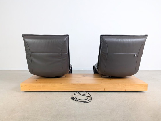 Image 1 of Divano Koinor Free Motion Edit Design Divano in pelle marrone con travi in ​​rovere