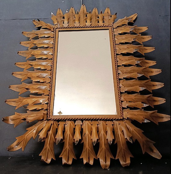 Image 1 of Vintage wall mirror - Gold-plated metal with double row of acanthus leaves - circa 1965-1980 / Mirror of Acanthus Leaves