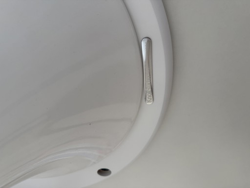 Mesa de comedor redonda Saarinen de 137 cm, blanca.