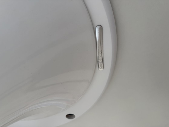 Image 1 of Saarinen round dining table 137cm white