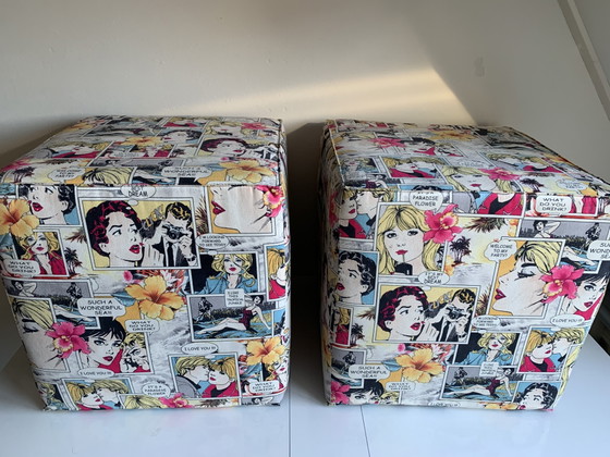 Image 1 of Set van twee design poefjes met pop-art print 
