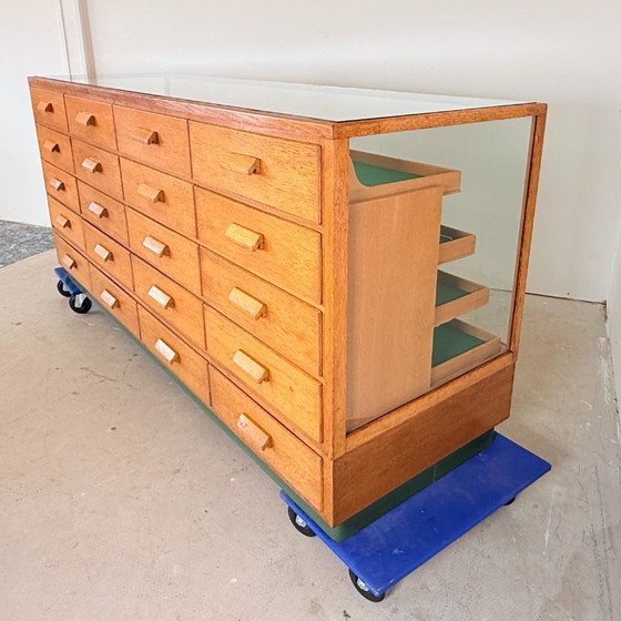 Image 1 of Bancone da merceria vintage in rovere – SLB Stuttgart