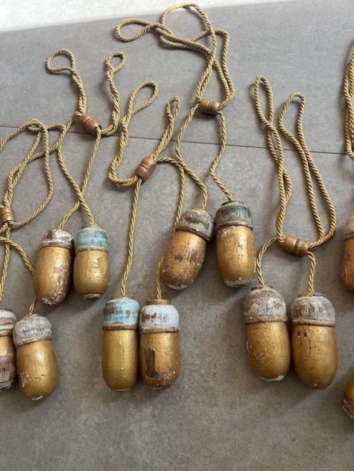 10 graziosi embrasse classici, ciascuno con due bobine di legno