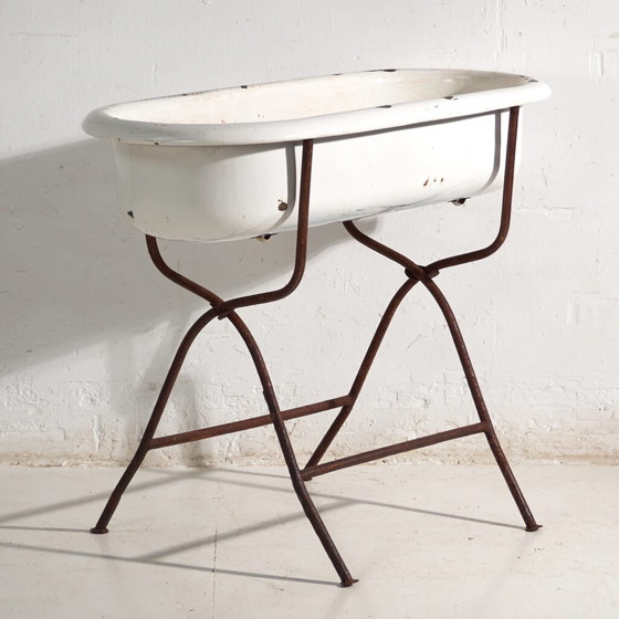 Antique bathtub in enamelled iron – Central Europe, circa 1950 #8 – Decorative Objects, Industrieel (photo 4 of 40)
