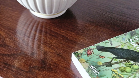 Image 1 of Mobiletto basso vintage con ante in vetro e gambe a compasso