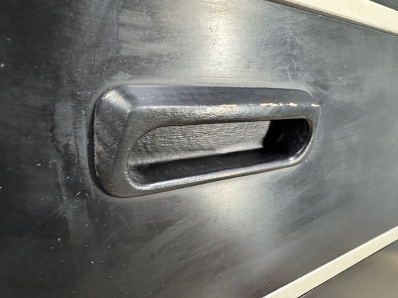 Image 1 of Vintage ladekast in zwart-wit contrast