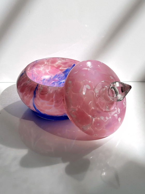Image 1 of Vintage Murano bonbonnière roze blauwe spikkels Italië MCM Empoli dekseldoos 1970 70s 70s Mid Century matglas opaal kristal