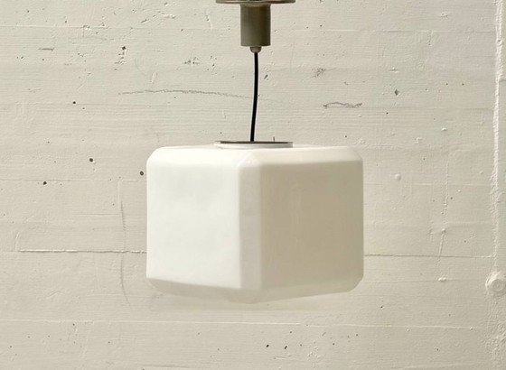 Image 1 of Suspension vintage en verre opalin cubique, années 1940