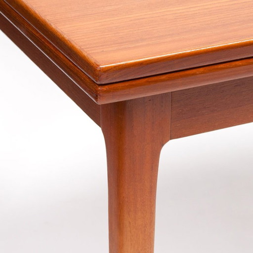 Teak N.O. Møller model 9 extendable dining table