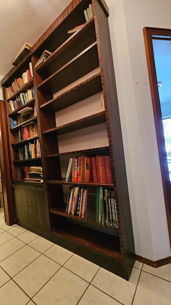 Image 1 of 7 estanterías Art Déco de ébano de Makassar