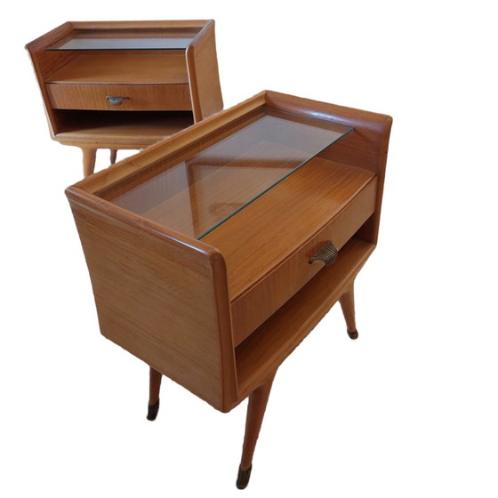 Image 1 of Par de mesitas de noche de mediados de siglo fabricadas por La Permanente.