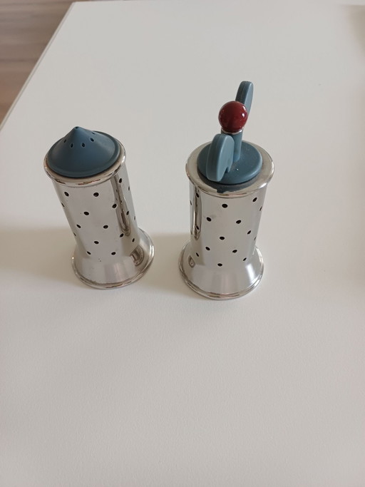 Salière et poivrière Alessi (design Michael Graves)