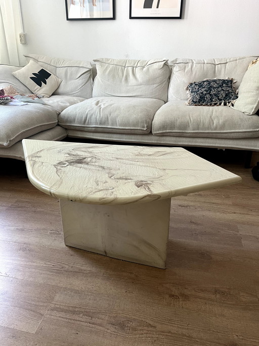 Table basse en marbre et travertin