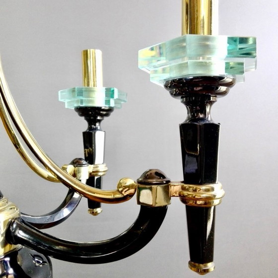 Image 1 of Lámpara de araña clásica de cinco luces de los años 70 en latón macizo y cristales, atribuida a la firma italiana "Lampart&