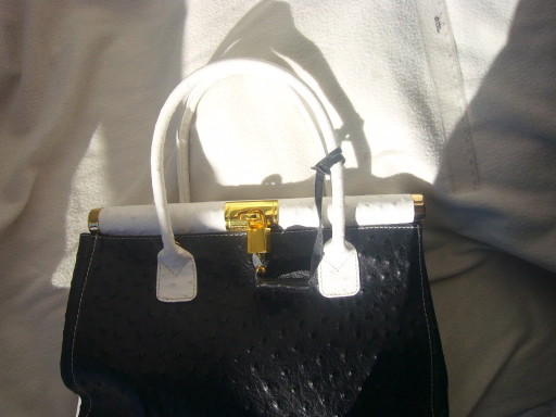 Borsa a mano Vera Pelle Business Bag in pelle martellata bianco e nero con chiusura in metallo dorato e 1 lucchetto extra
