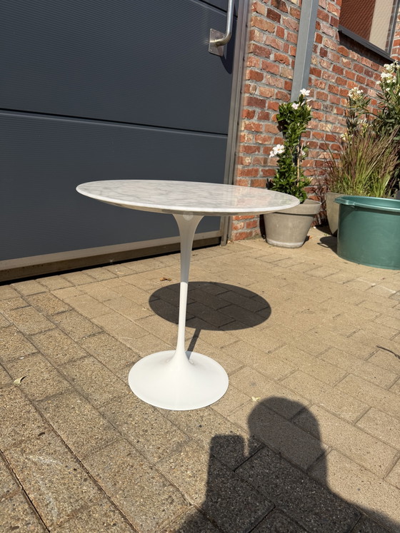 Image 1 of Knoll Tulip side table in Carrara Satin matte marble in NEW CONDITION!! Eero Saarinen