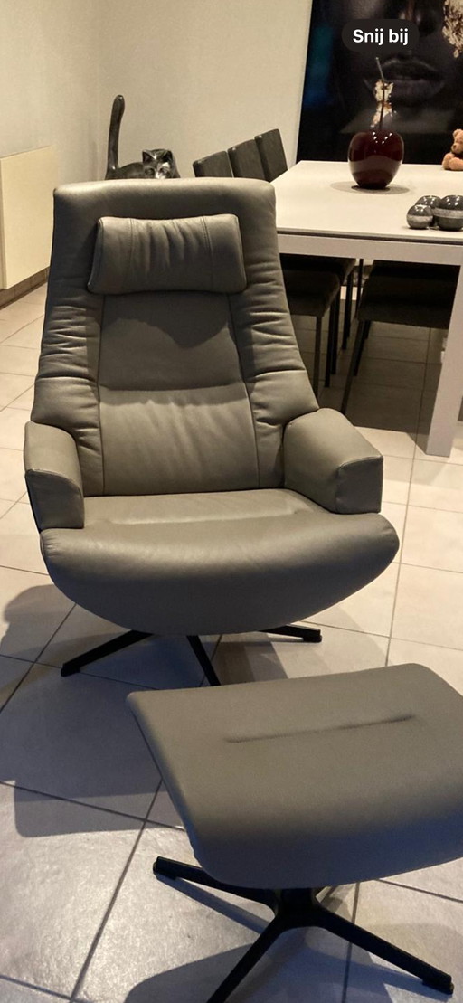 Fauteuil inclinable en cuir avec pouf