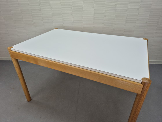 Image 1 of Tavolo di design scandinavo, in rovere con piano in formica.
