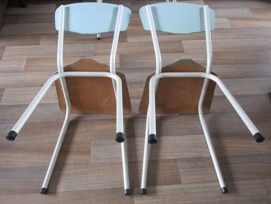 Image 1 of Ensemble d'appoint composé de 2 chaises et d'une table, années 1950.