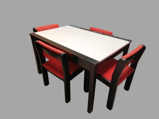 Cees Braakman voor Pastoe eetset met uitschuifbare tafel
