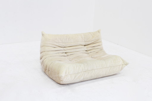 Canapé 2 places Togo beige velours ligne roset Michel Ducaroy