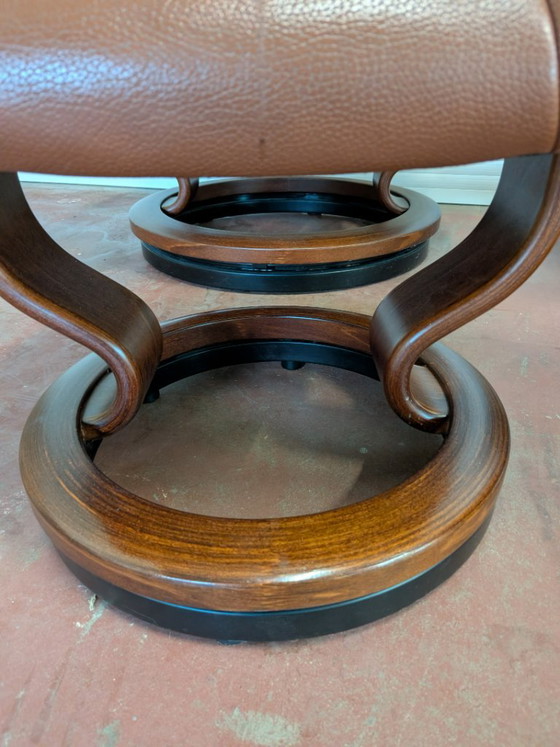 Stressless Wing(L) Classic verstellbarer Relaxsessel mit Fußhocker (2), Holz, Leder, Braun, Anders (Foto 13 von 15)