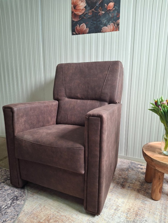 Image 1 of Luxurious leather armchair, new