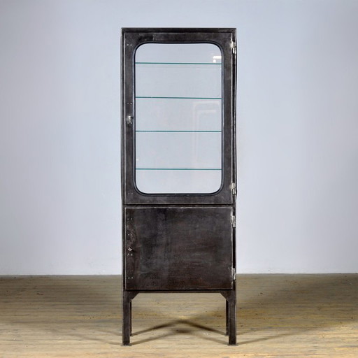 Armoire médicale vintage, années 1970