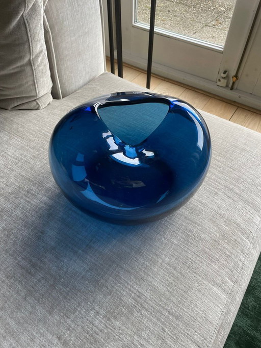 Whenobjectswork - Kate Hume - pebble vase