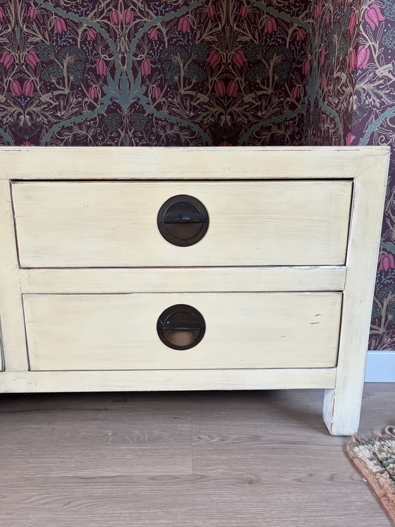 Image 1 of Chinesischer Schrank / Sideboard