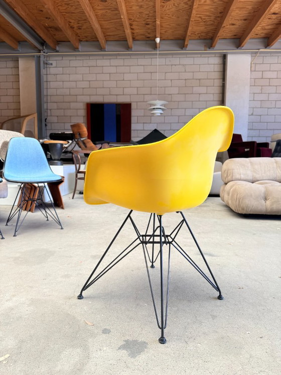 Silla Vitra Eames DAR con cojín fijo (Stock: 3) – Sillas de comedor, Metal, Plastic (photo 10 of 15)