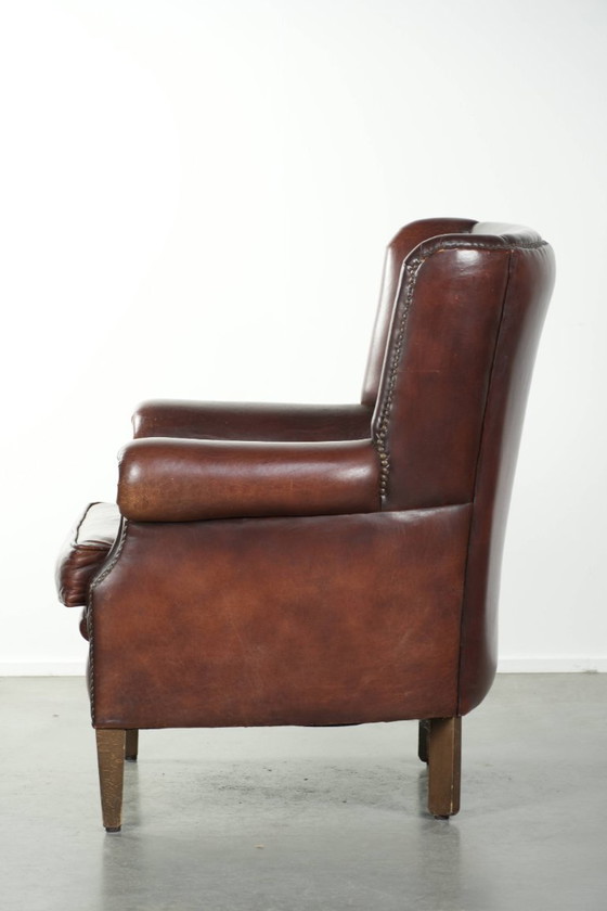 Image 1 of Splendida poltrona vintage in pelle di pecora con schienale alto, dalle dimensioni belle e discrete.
