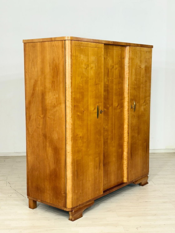 Image 1 of Bellissimo armadio di metà secolo / mobiletto in legno / armadio per la biancheria / armadio da camera da letto vintage