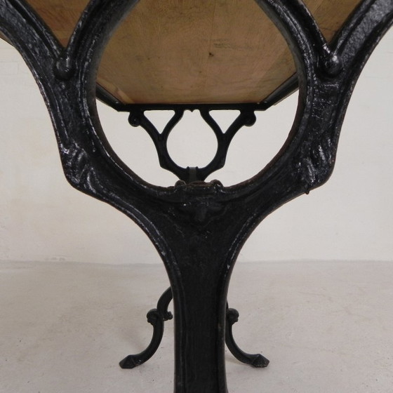 Image 1 of Table de bistrot avec plateau en chêne sur une structure en fonte, années 1930